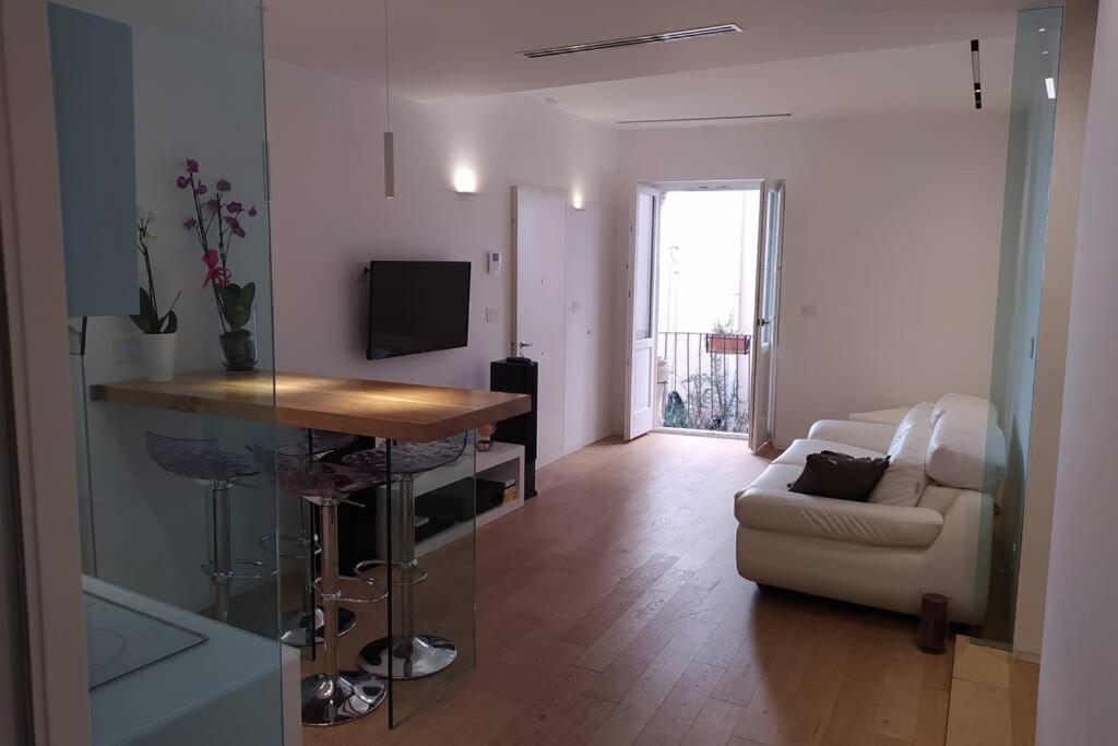 Casa Bianca - Luxury With Balcony In The City Centre Taormina Ngoại thất bức ảnh